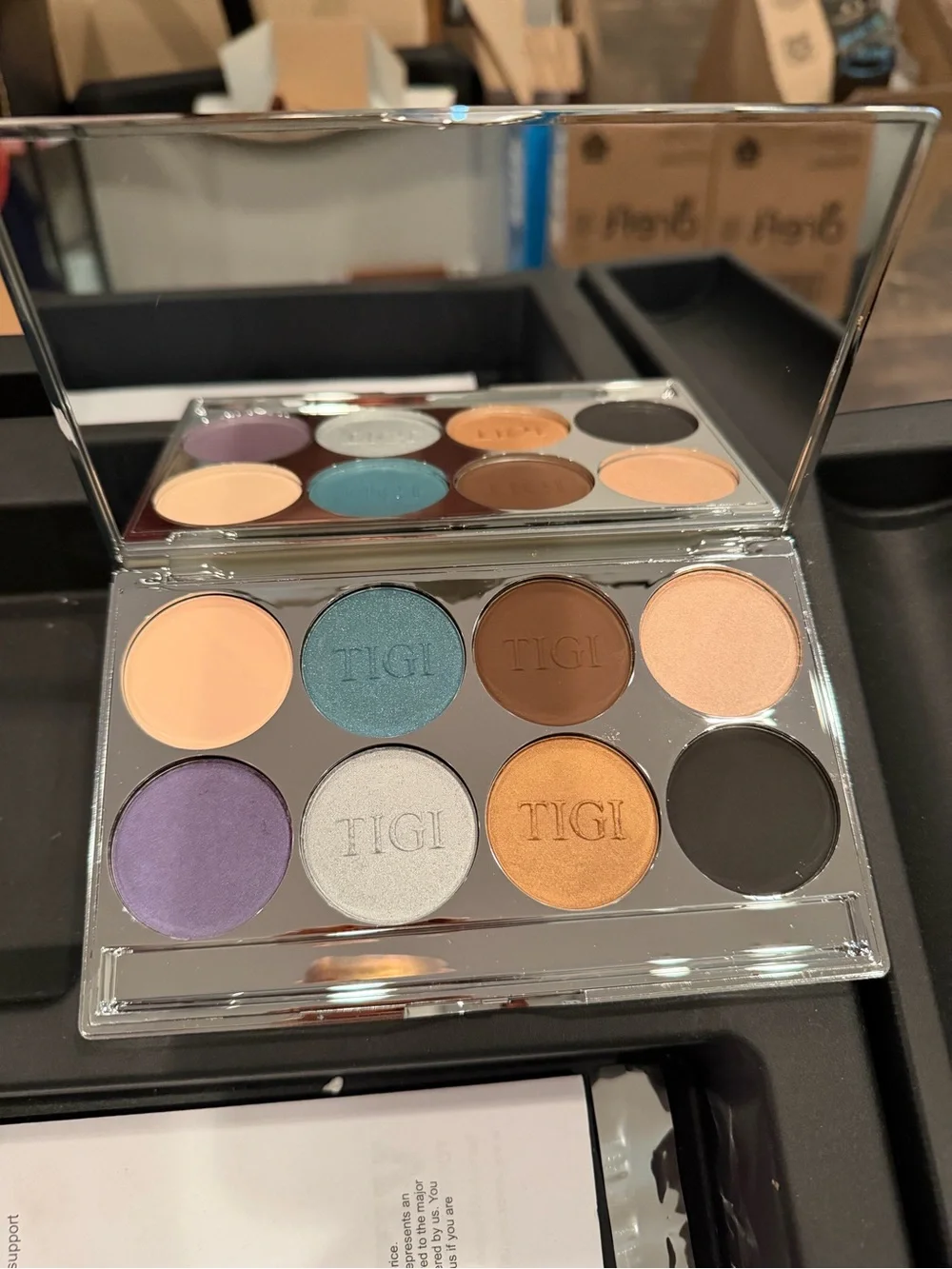 TIGI Professional Makeup - 8 Color Eyeshadow Palette